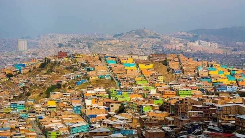 Bogotá una ciudad de contrastes moderna y dinámica, pero también tradicional y colorida. (Foto: Freepik)