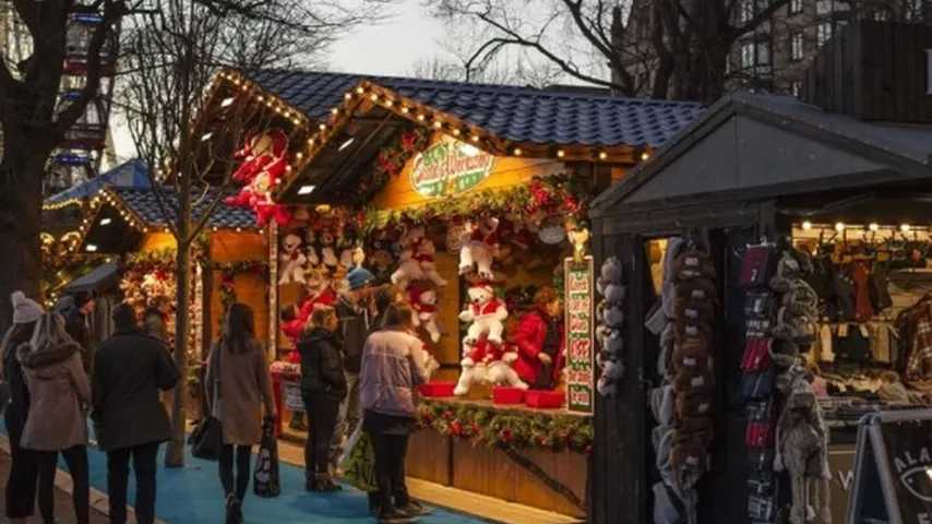 Puesto navideño en un mercadillo de Navidad en una ciudad europea. (Foto: Pixabay)