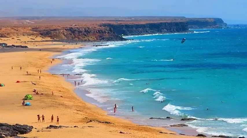 Fuerteventura, la isla para los amantes del windsurf. (Foto: Envato)