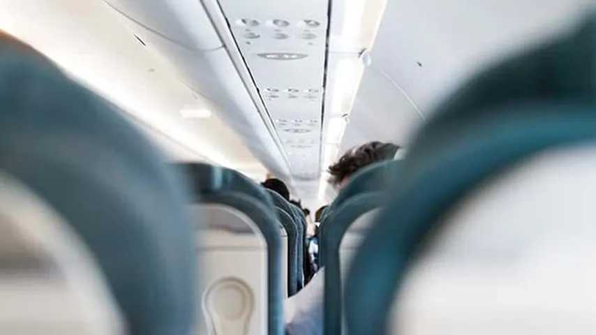 Viajar en la cabina de un avión, la última locura de las aerolíneas. (Foto: Envato)