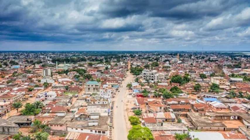 Benín en África Occidental: un destino vibrante de rica cultura, historia, gastronomía y naturaleza impresionante.