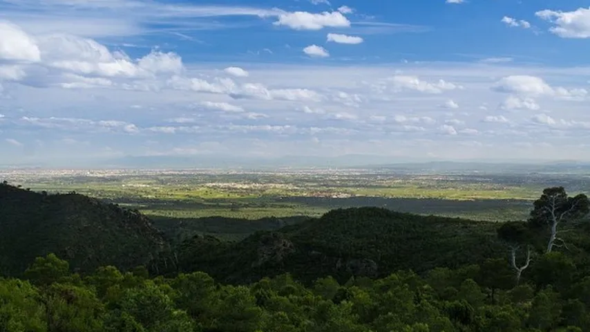 Vista de las localizaciones cercanas a la Sierra Calderona. (Foto: Wikimedia)