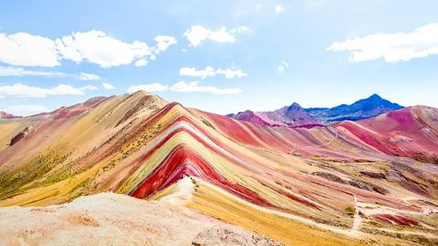 Montaña Arcoíris de Perú, el espectáculo visual único en el mundo. (Foto: Envato)