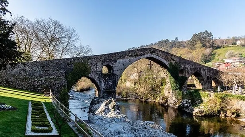 Cangas de Onís es uno de los pueblos más visitados. (Foto: Envato)