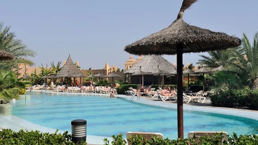 Piscina del hotel en Santa María, isla de Sal, Cabo Verde. (Foto: Wikimedia)