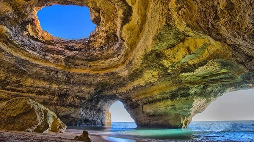 El Algarve, un destino elegido por adultos y niños. (Foto: Envato)